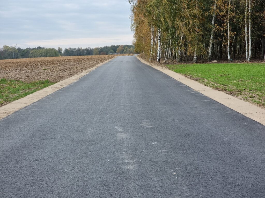 Zakończono przebudowę drogi w Tokarkach